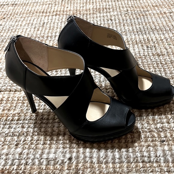 Michael Kors Elena Cross Strap heels size 9 - Picture 2 of 4